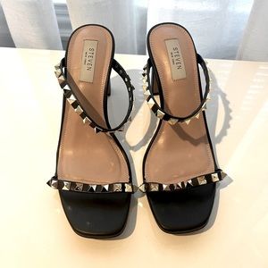 Steve Madden brand new slide sandal in black. Block heel and embellished straps.